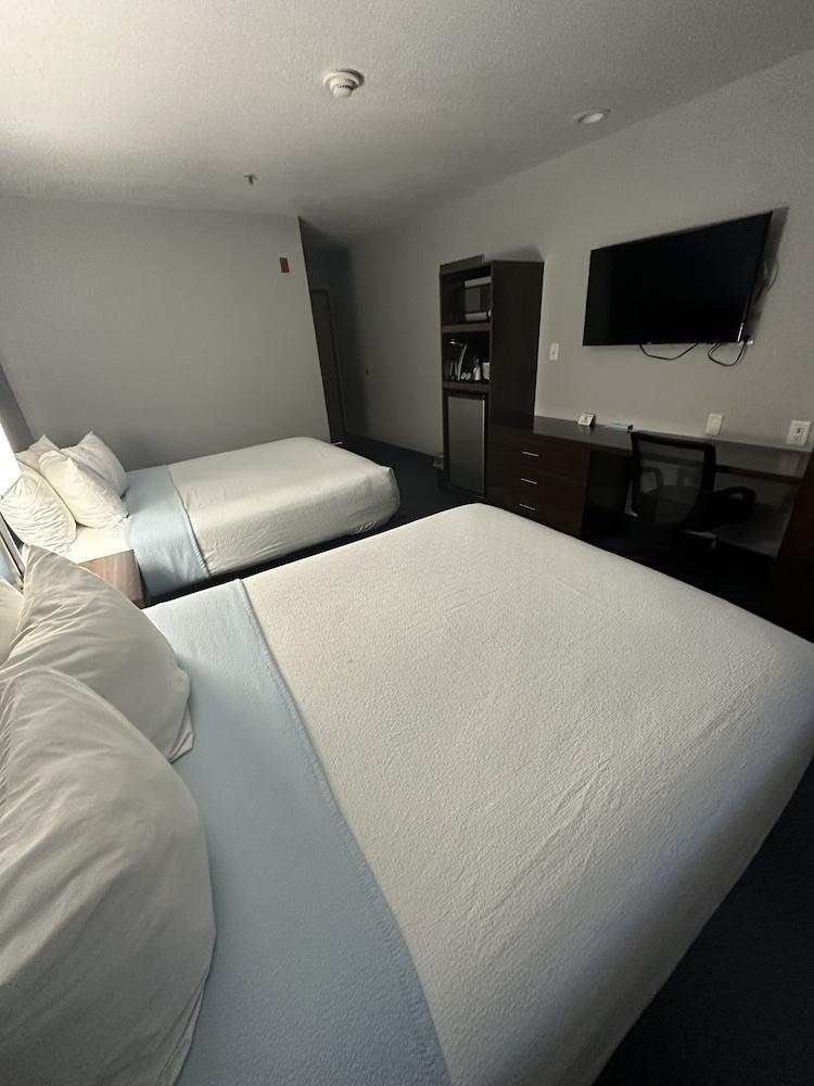 Sugar Creek Inn & Suites photo 3