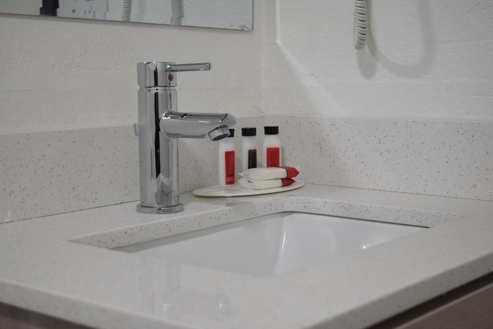 Microtel Inn & Suites by Wyndham Raleigh photo 41