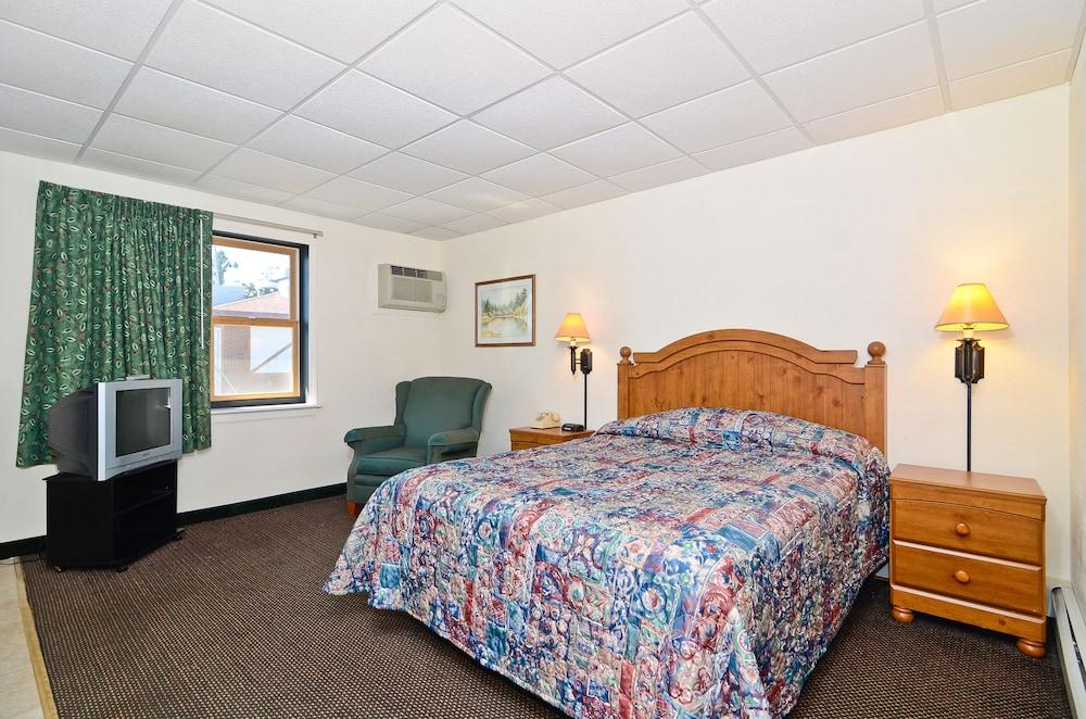 Super 8 by Wyndham Hayward WI photo 18