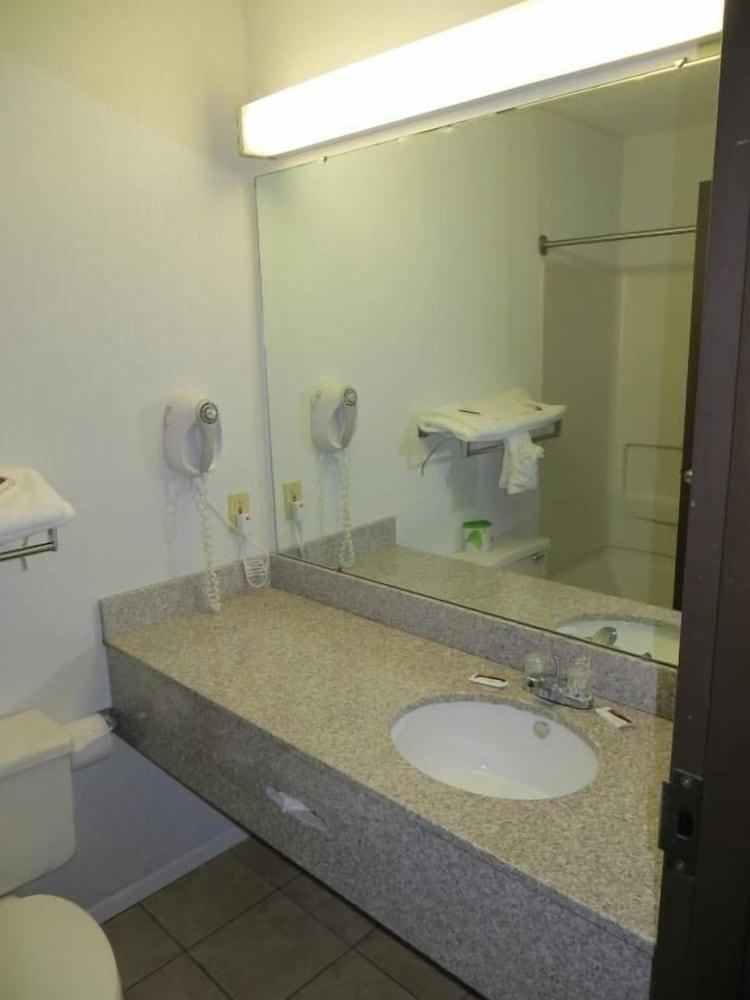 Americourt Hotel photo 37