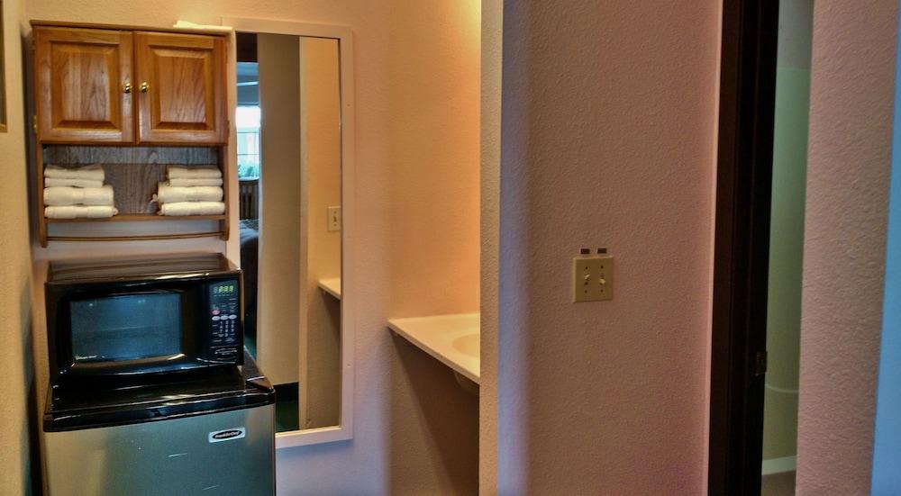 Going-To-The-Sun Inn & Suites photo 35