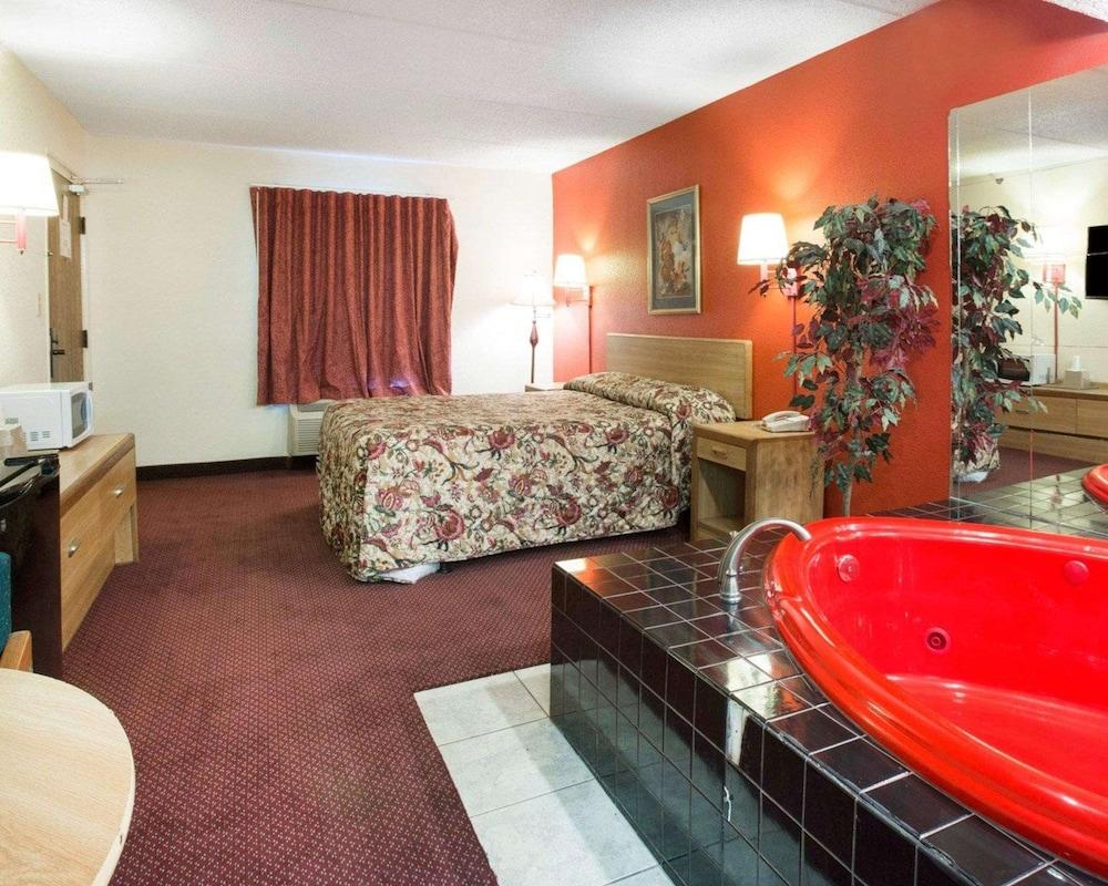 Econo Lodge Jonesboro - Atlanta South photo 10