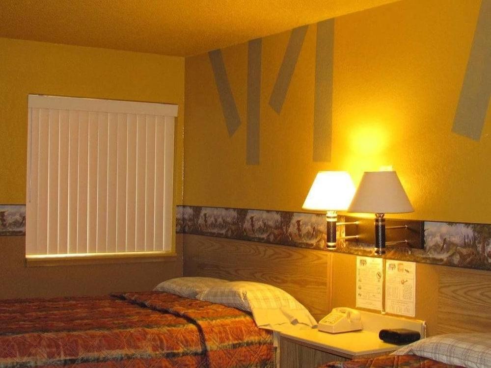 Earth Inn Motel photo 5