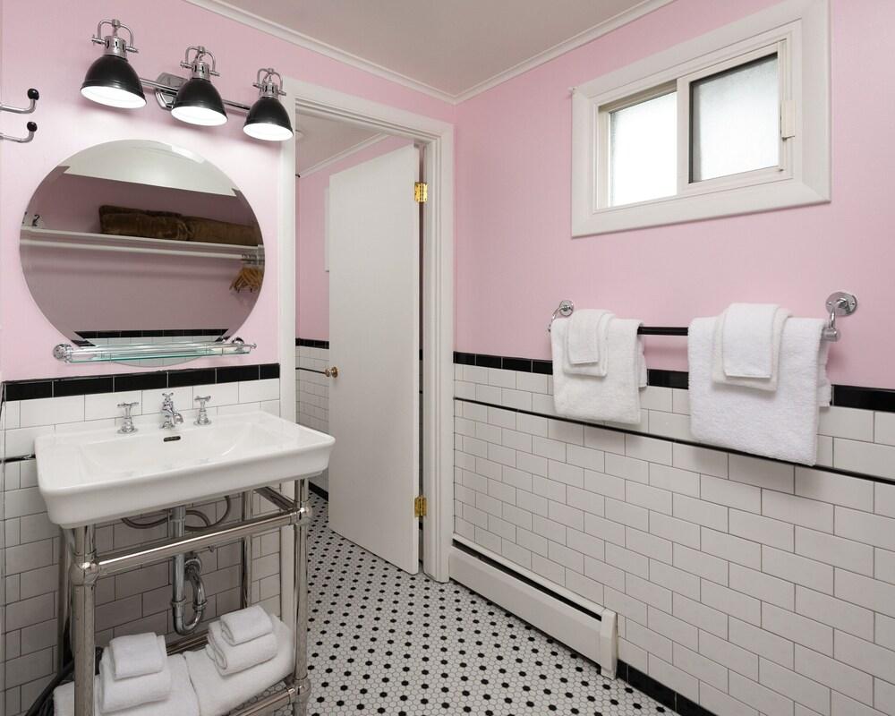 The Sapphire Motel photo 52