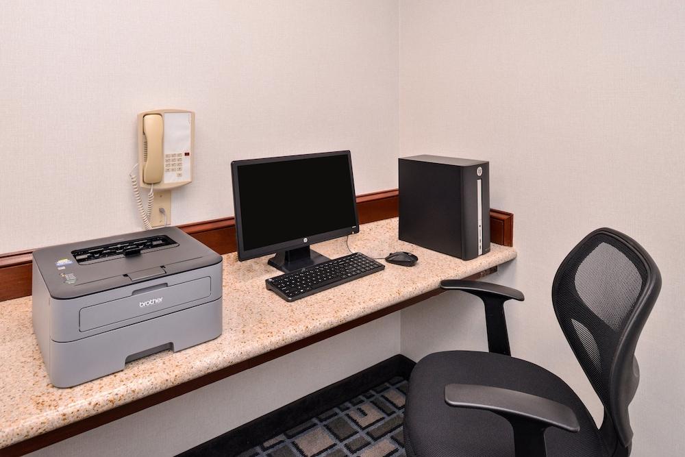 Holiday Inn Express Clanton by IHG photo 31
