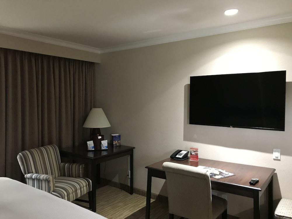 Coast Burbank Hotel photo 4