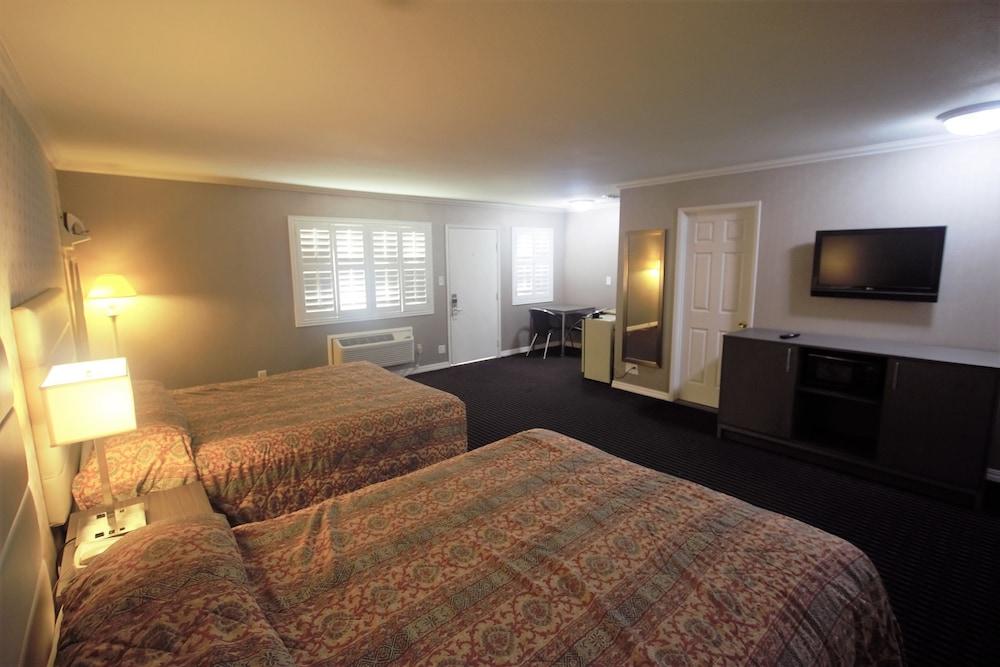Alpha Inn & Suites photo 24