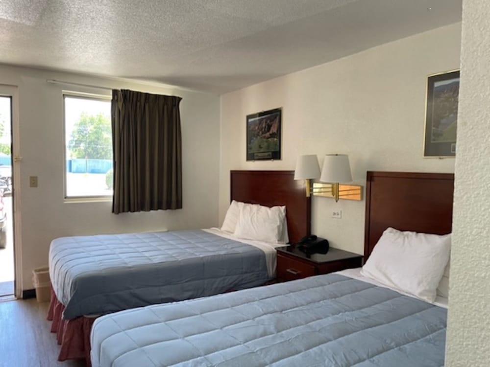 Farmington Inn photo 32