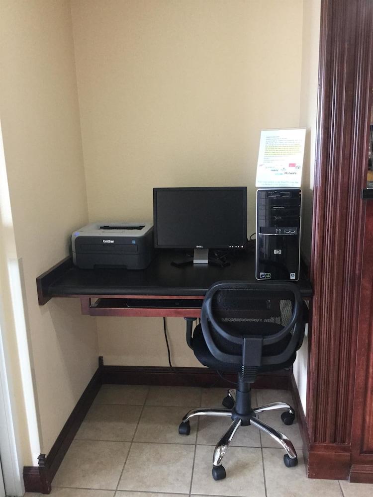 Americas Best Value Inn St. Robert photo 22