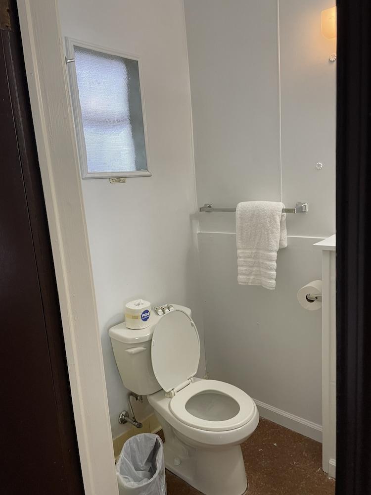 Gatehouse Motel photo 8
