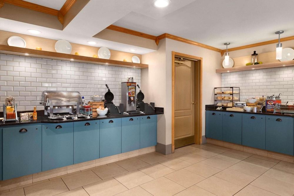 Country Inn & Suites Rochester South Mayo Clinic photo 19