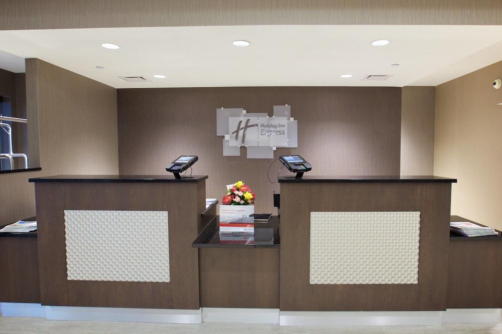 Holiday Inn Express Fargo SW - I-94 Medical Center by IHG photo 65