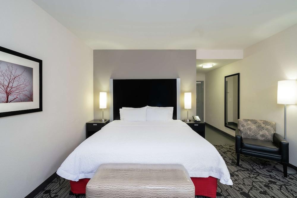 Hampton Inn & Suites Roanoke Airport photo 15