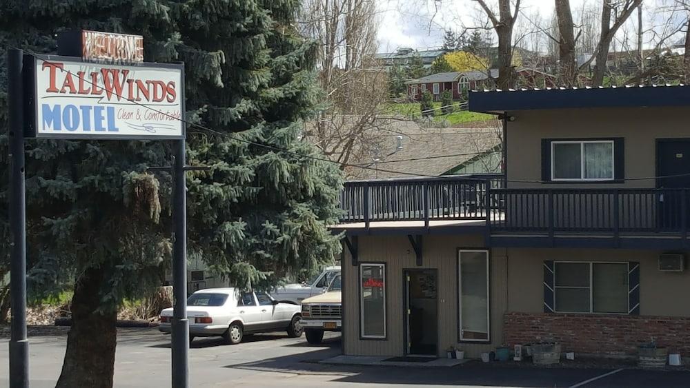 Tall Winds Motel photo 8