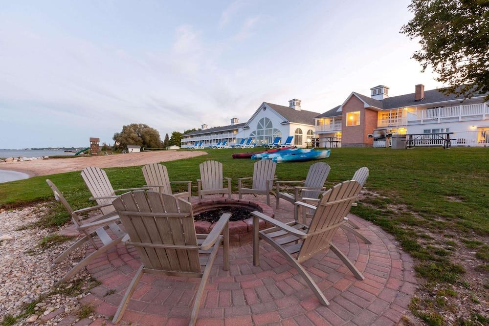 Baymont by Wyndham St. Ignace Lakefront photo 33