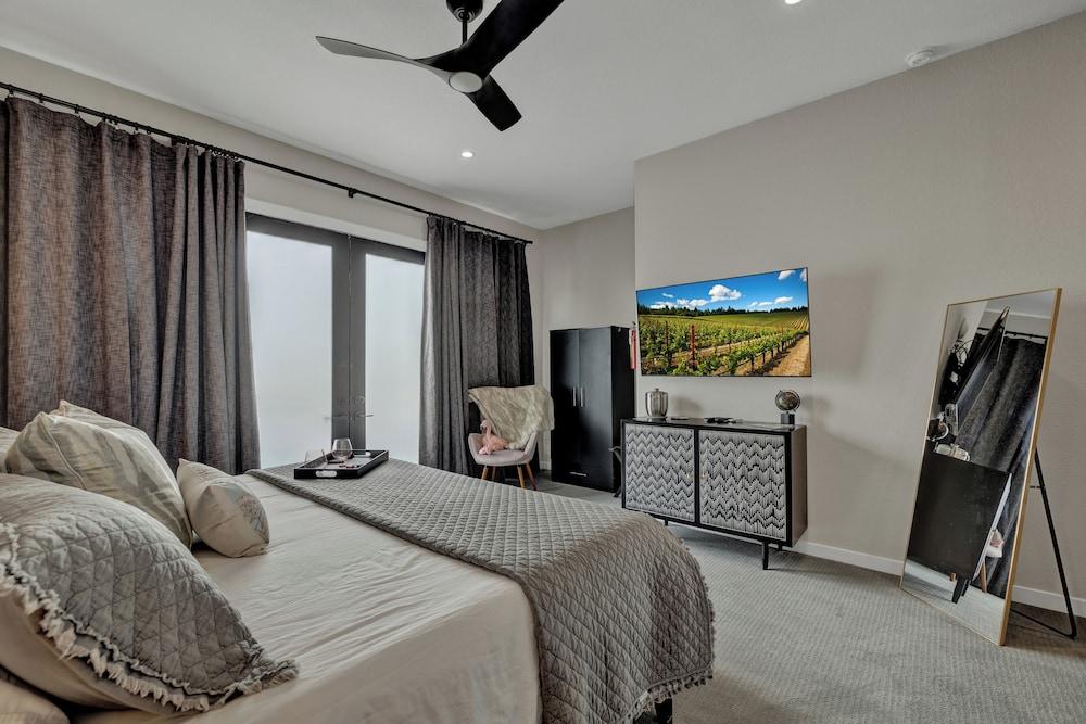 The Bentley Hotel - James Bond Suite - Pool View photo 18