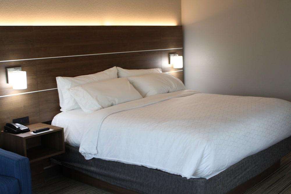 Holiday Inn Express & Suites Enterprise by IHG photo 11