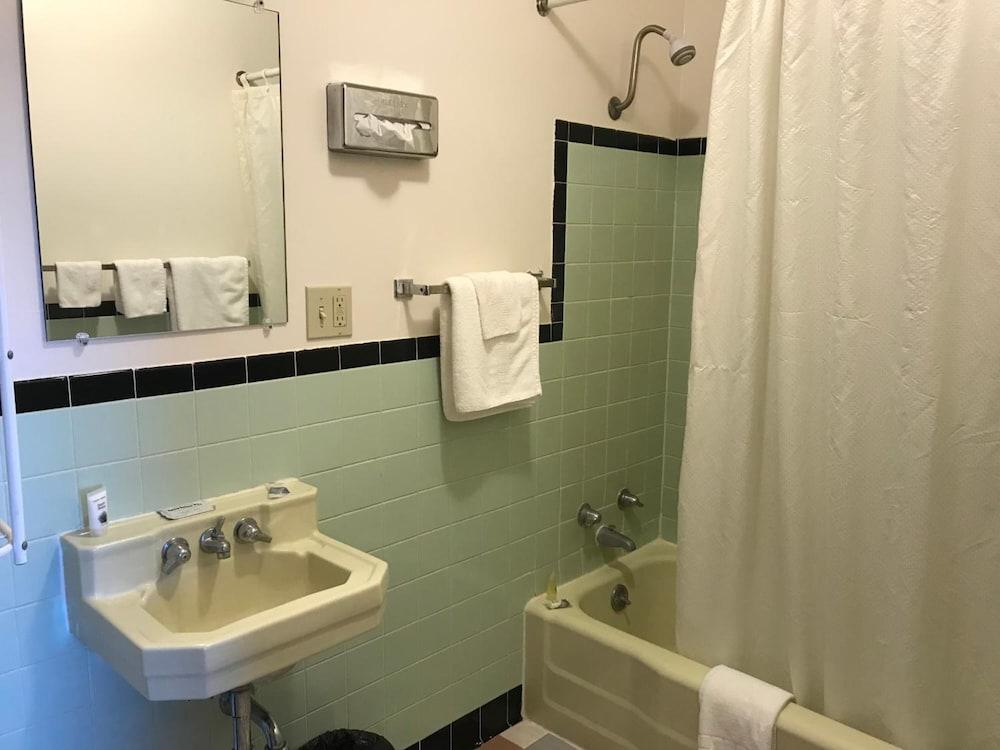 Motel Grand photo 17