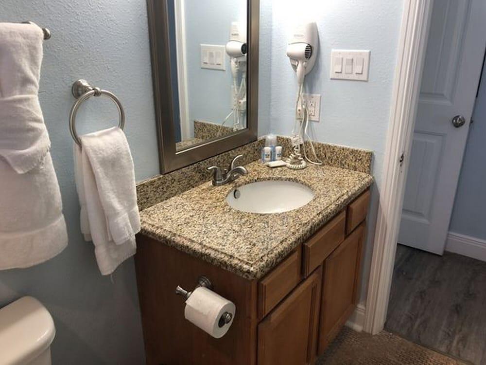 Beachgate CondoSuites and Oceanfront Resort photo 18