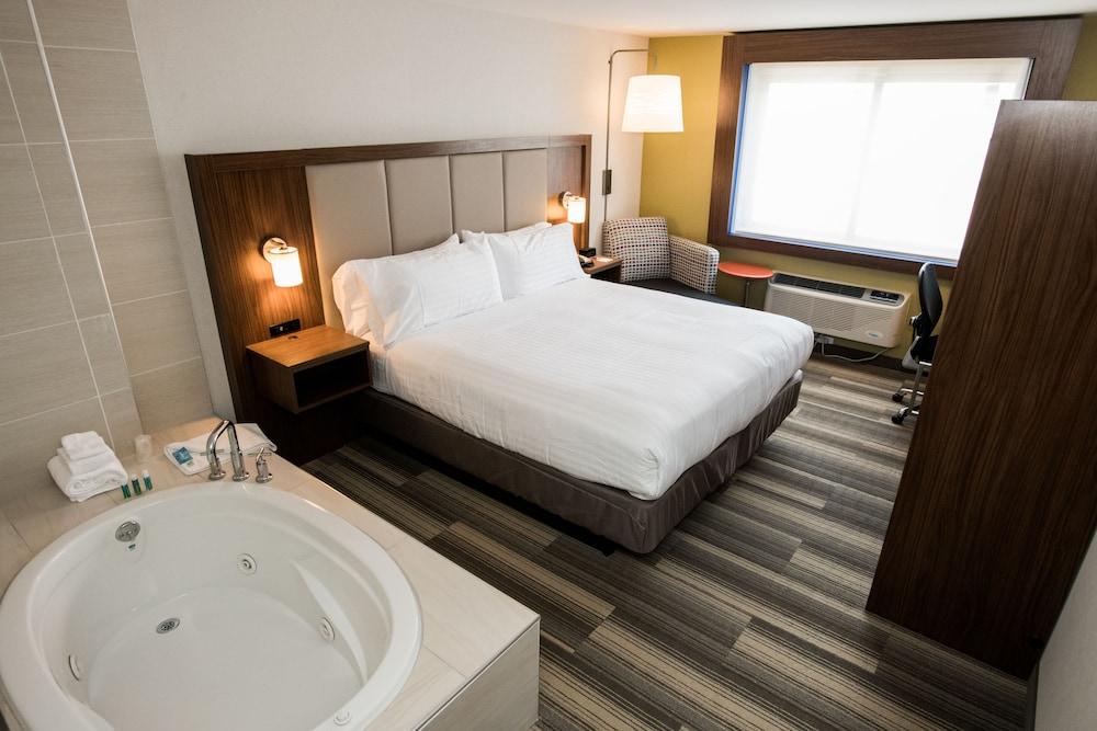Holiday Inn Express Laguardia Airport, an IHG Hotel photo 27