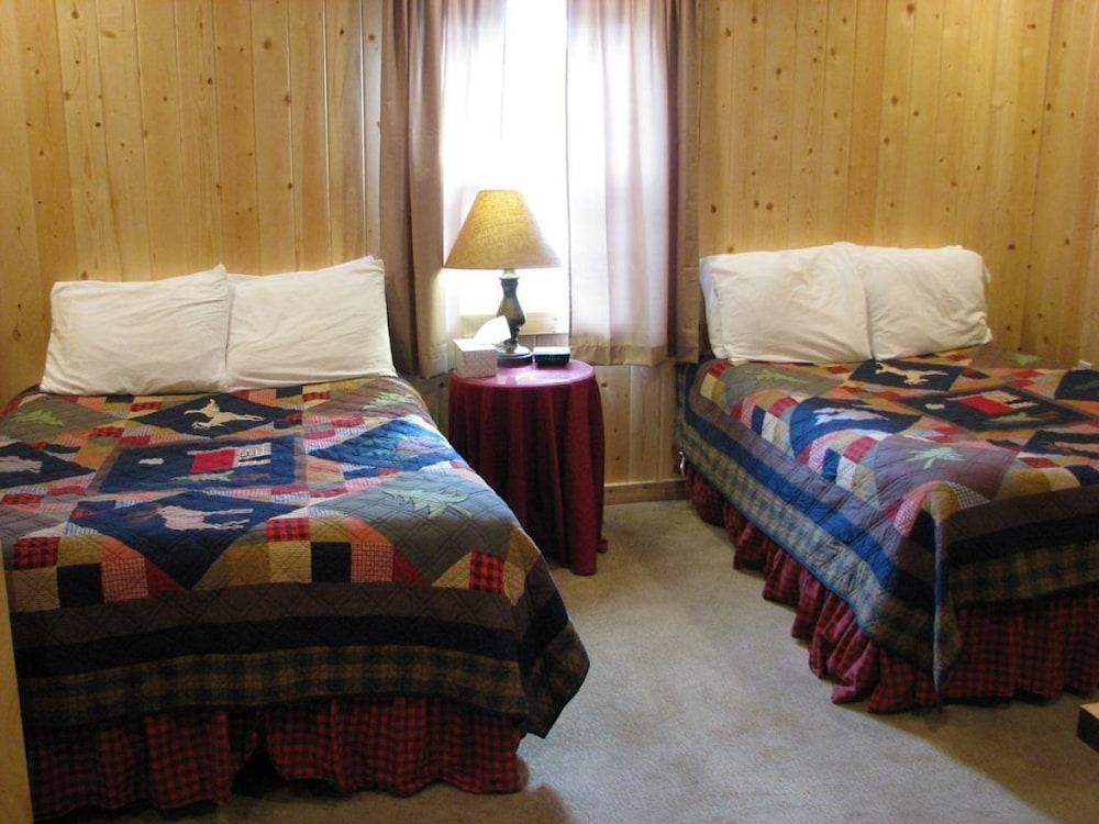 Evergreen Motel photo 15