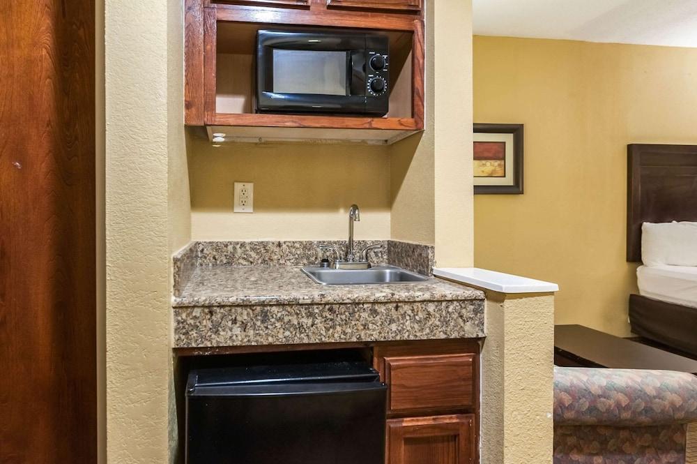 Quality Inn & Suites Lafayette photo 5