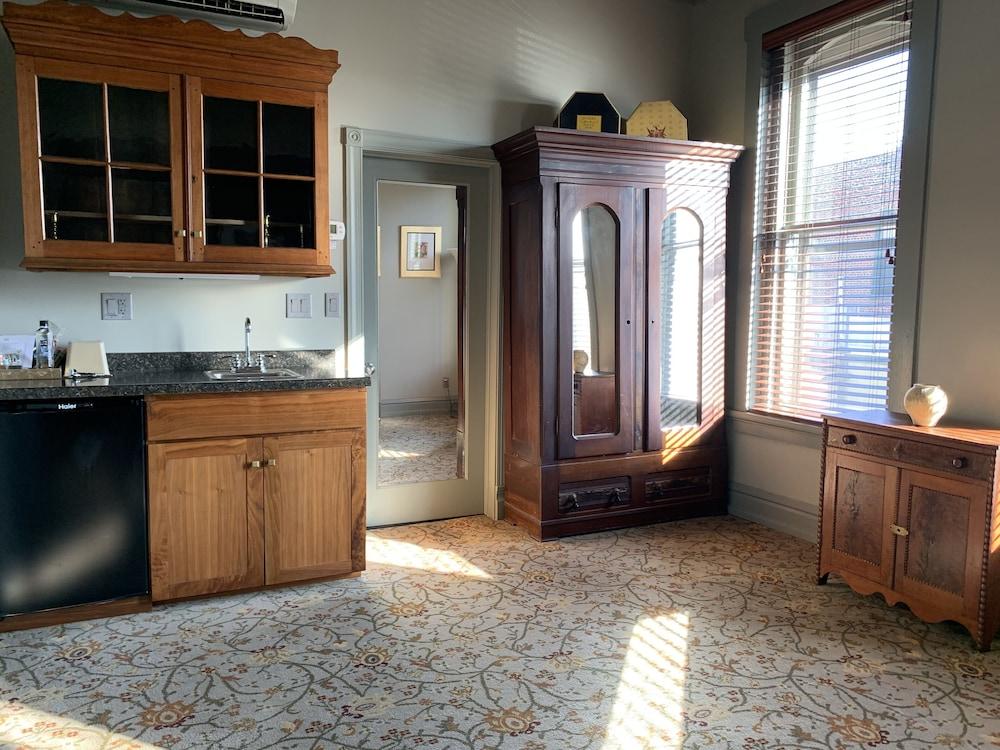 The Black Hawk Hotel photo 6