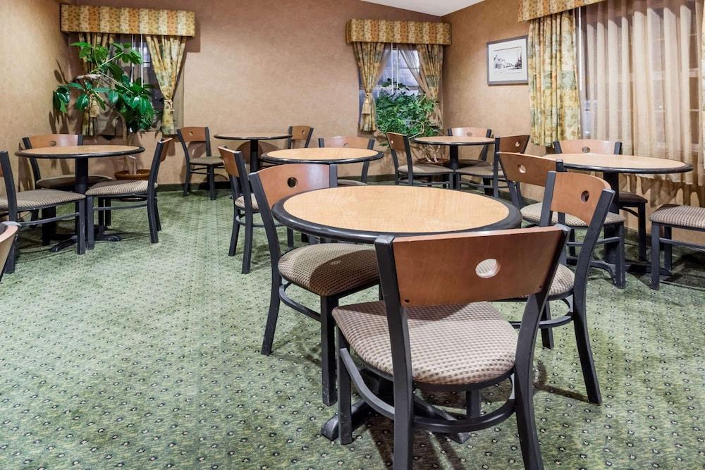Ramada by Wyndham Frisco photo 2