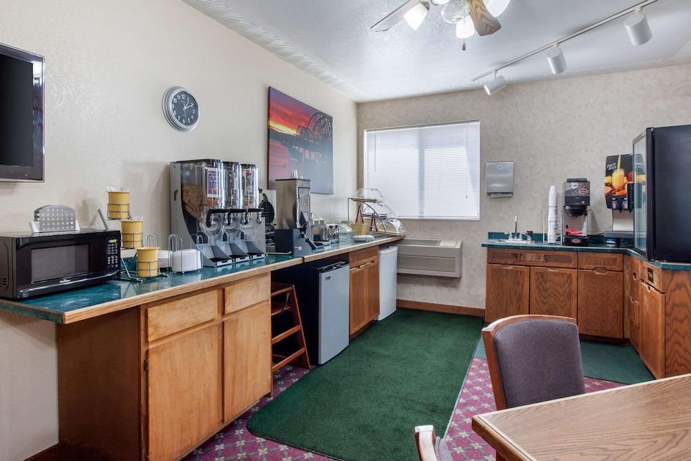 Econo Lodge Oacoma - Chamberlain West photo 87
