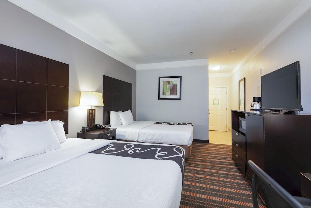 La Quinta Inn & Suites by Wyndham Livingston photo 6