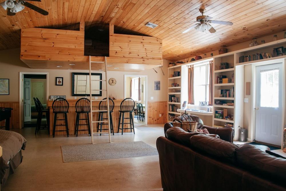 Wellnesste Lodge and Cabin Rentals photo 23