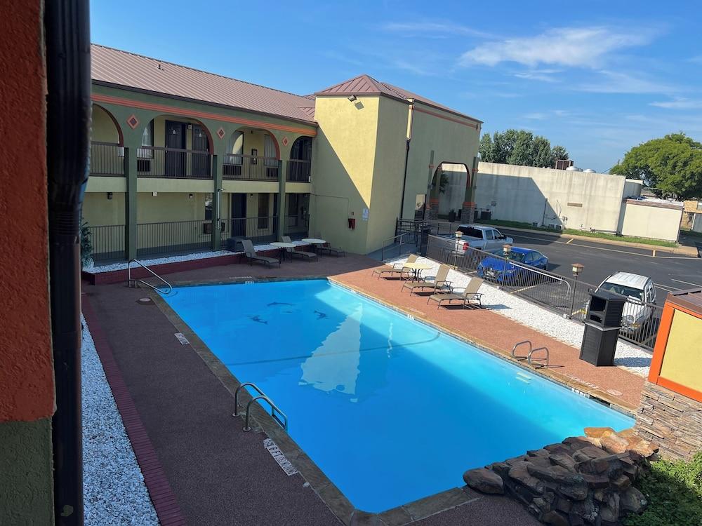 SureStay Hotel by Best Western Mt Pleasant photo 42