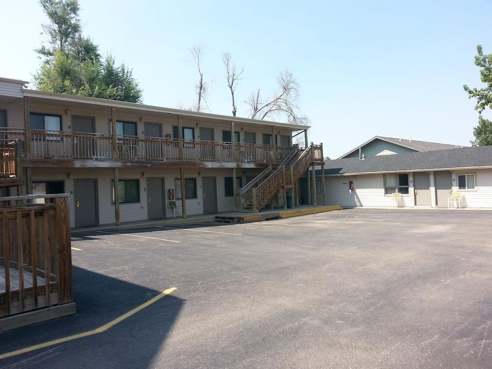 The Crow Peak Lodge photo 9