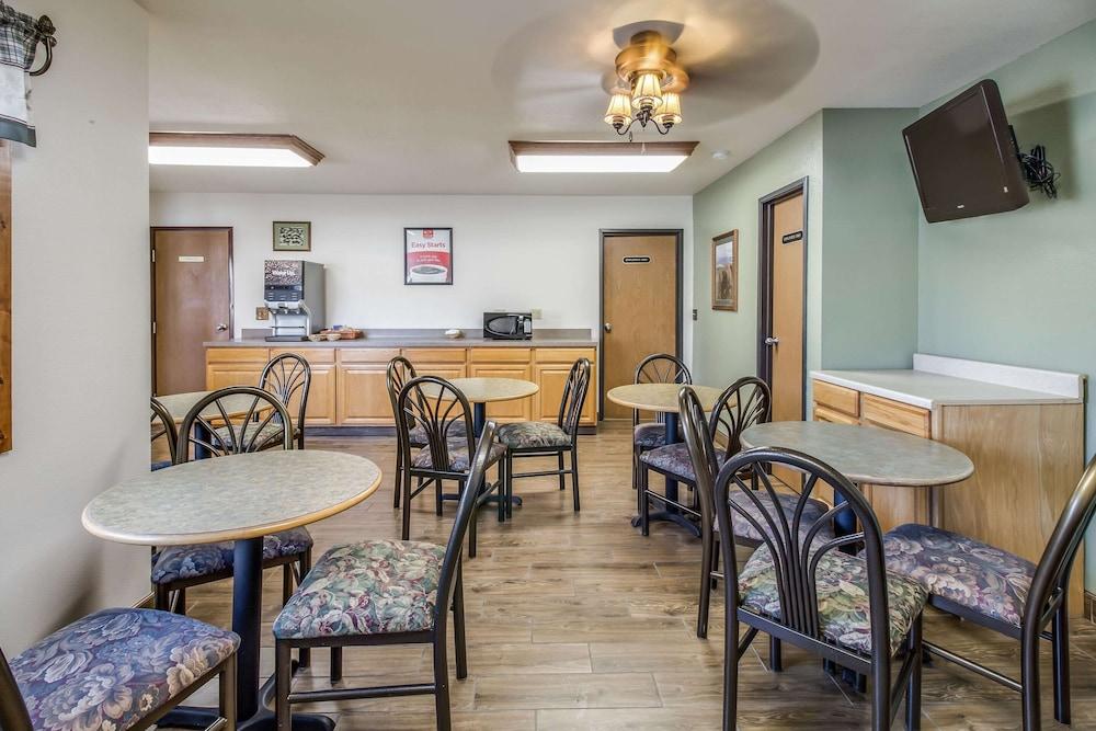 Econo Lodge Custer - Crazy Horse Area photo 22