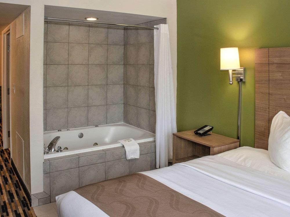 Quality Suites Lake Wright - Norfolk Airport photo 8