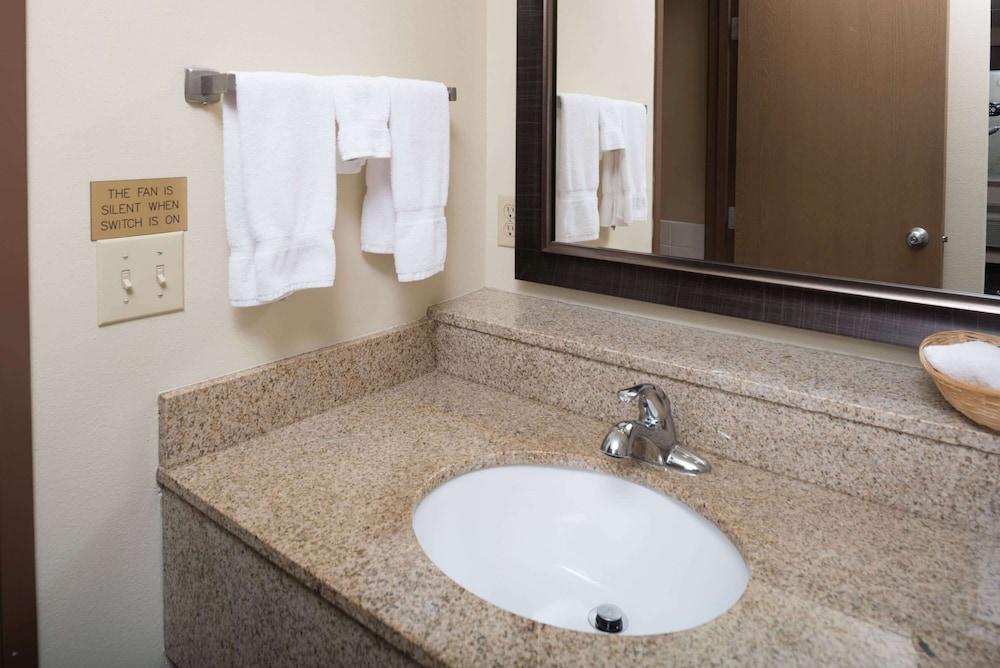 AmericInn by Wyndham Valley City - Conference Center photo 29