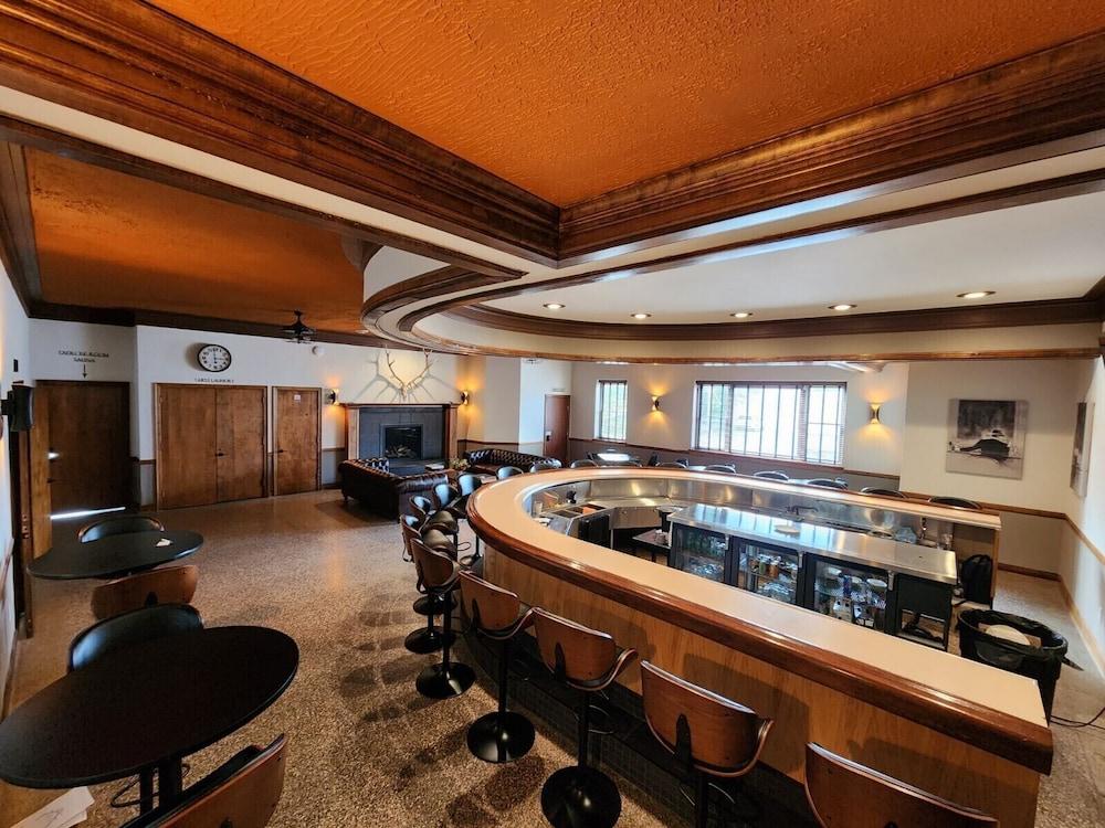 The Lodge Luxury Suites photo 8