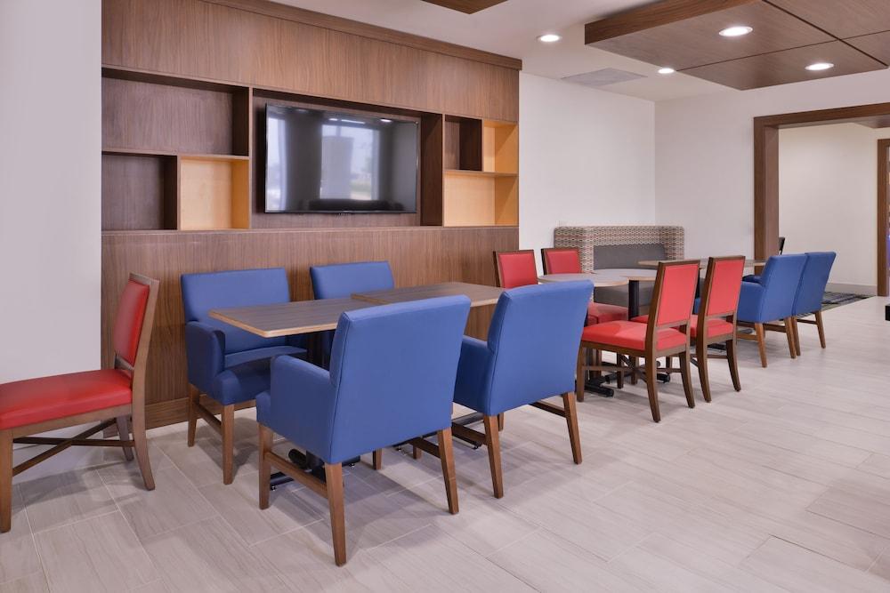 Holiday Inn Express Hotel & Suites Mesquite by IHG photo 32