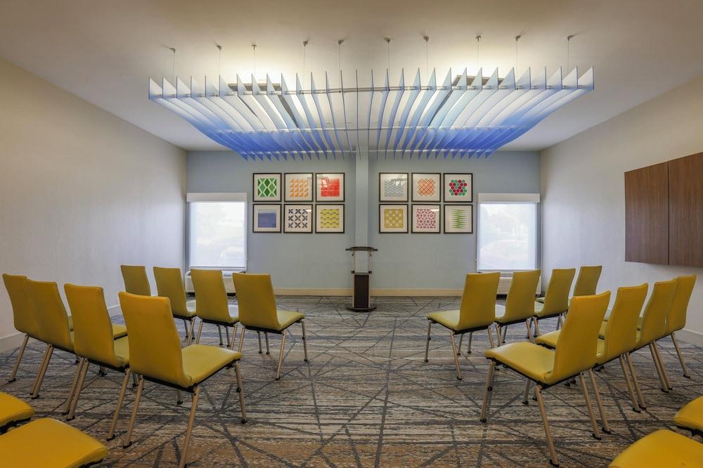 Holiday Inn Express Burlington by IHG photo 70