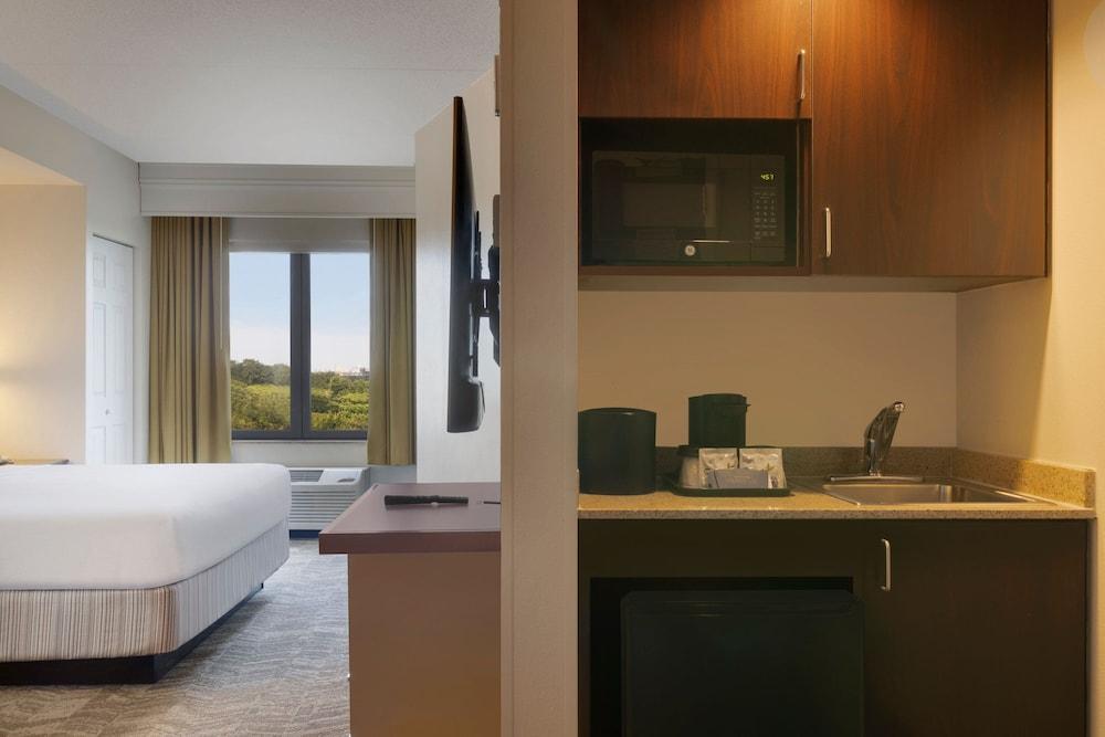 SpringHill Suites by Marriott Newark Liberty International photo 13