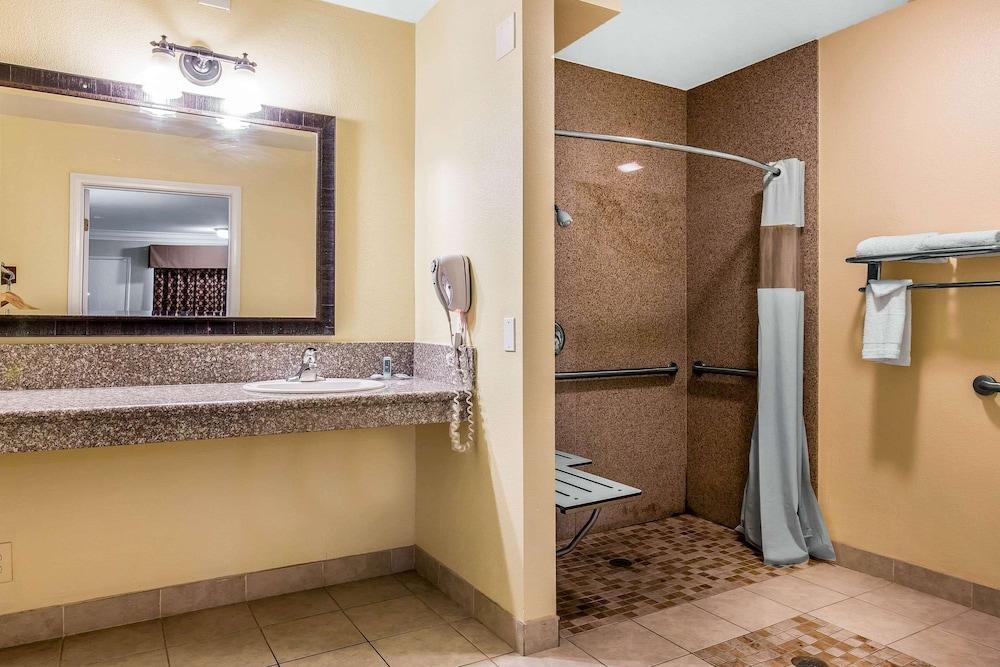 Rodeway Inn & Suites Canyon Lake-Menifee West photo 20