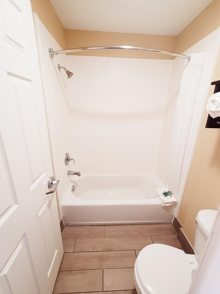Captain's Quarters Inn photo 17