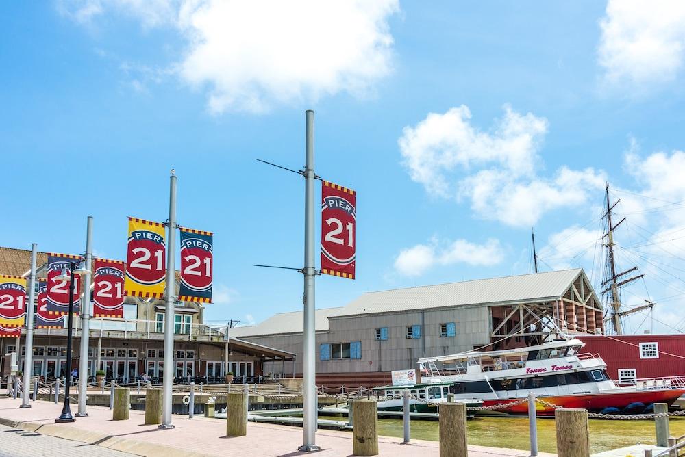 Harbor House Hotel and Marina at Pier 21 photo 22