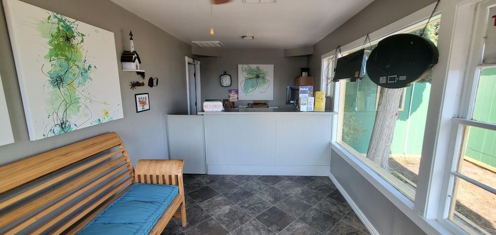 Town & Country Motel photo 3