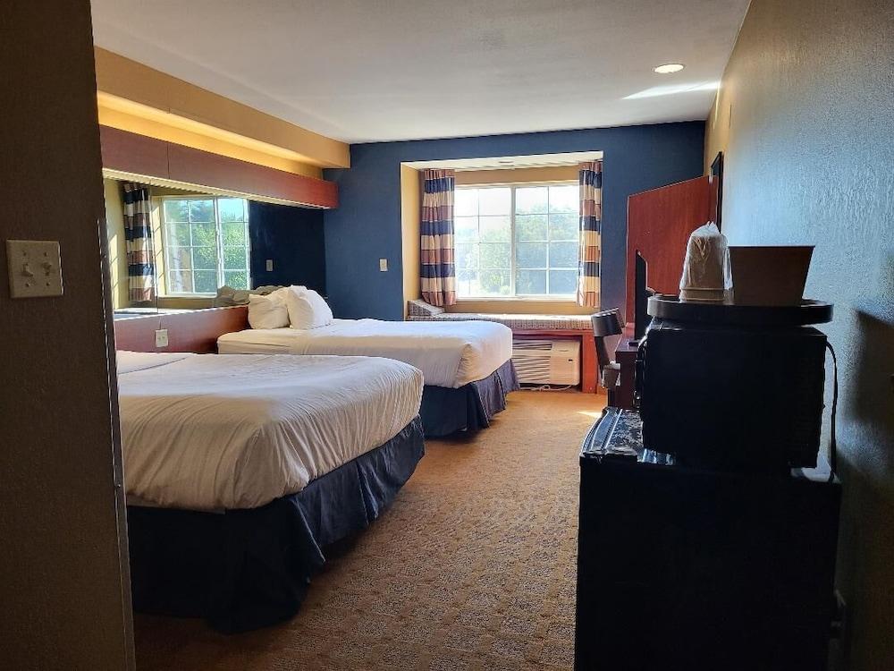 Starkville Inn & Suites photo 6