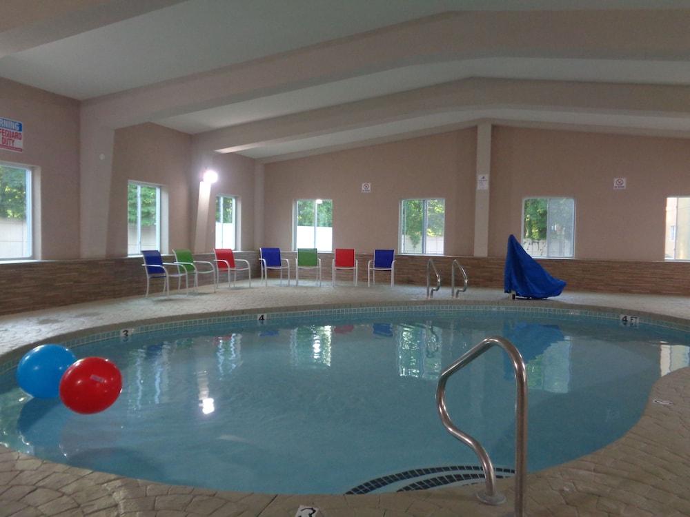 Plymouth Bay Inn and Suites photo 2