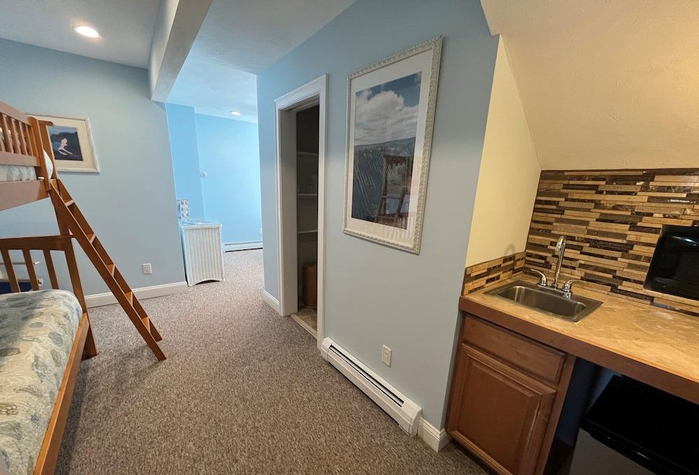 Beach Breeze Inn photo 79