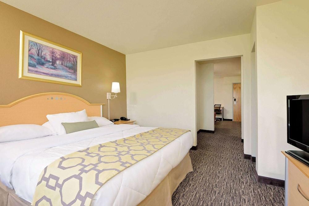 Baymont by Wyndham Lawrenceburg photo 21
