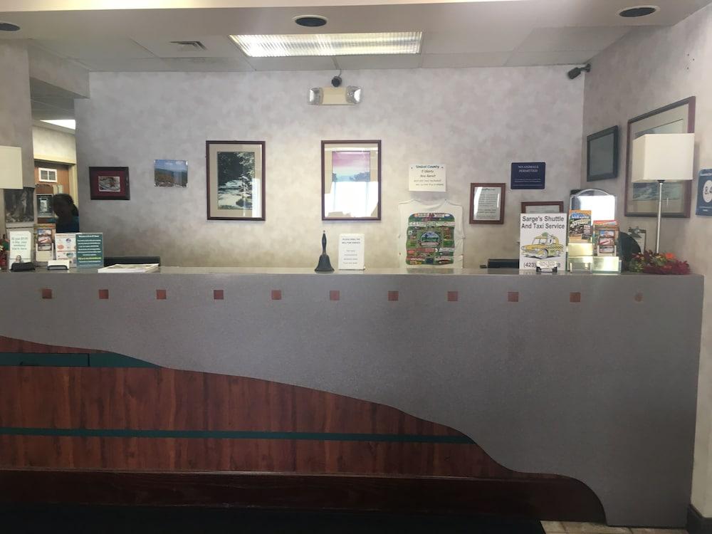 Mountain Inn & Suites photo 20
