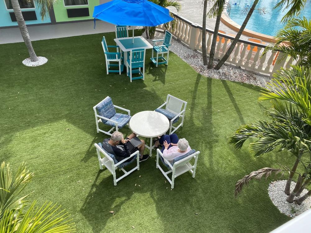 Tropical Inn & Suites photo 68